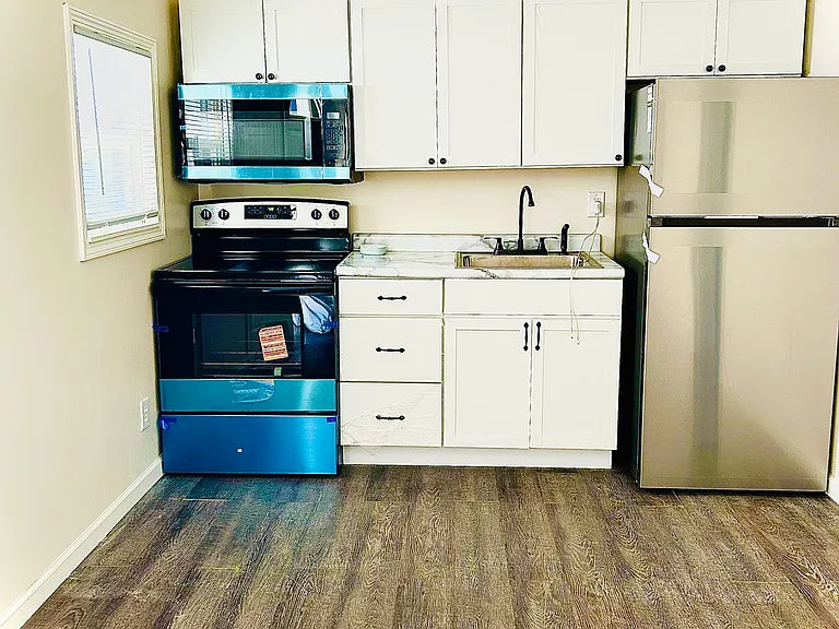 110 W Willow Dr #E — Photo 1