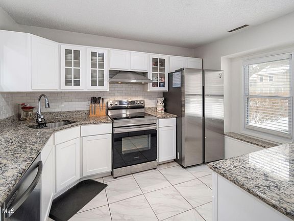 5th image of 13 Raleigh Drive