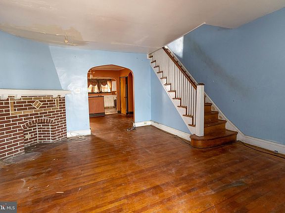 3rd image of 6407 Chelwynde Ave