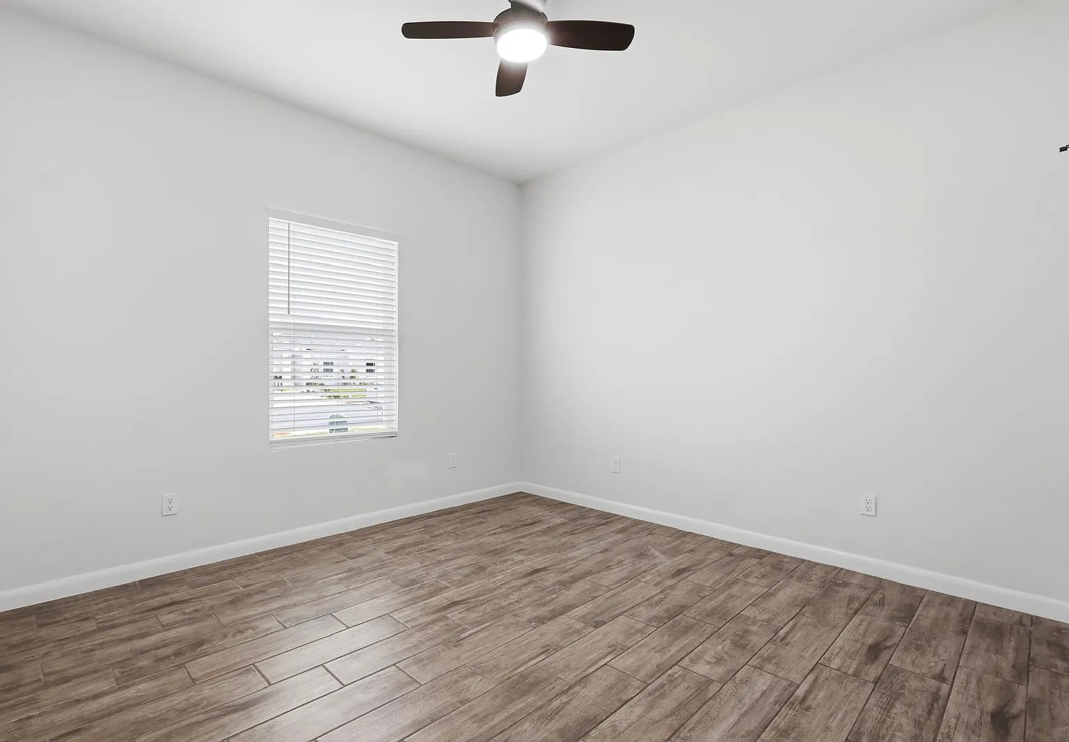 208 Faith Dr — Photo 4