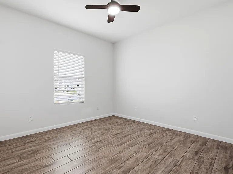 208 Faith Dr — Photo 4