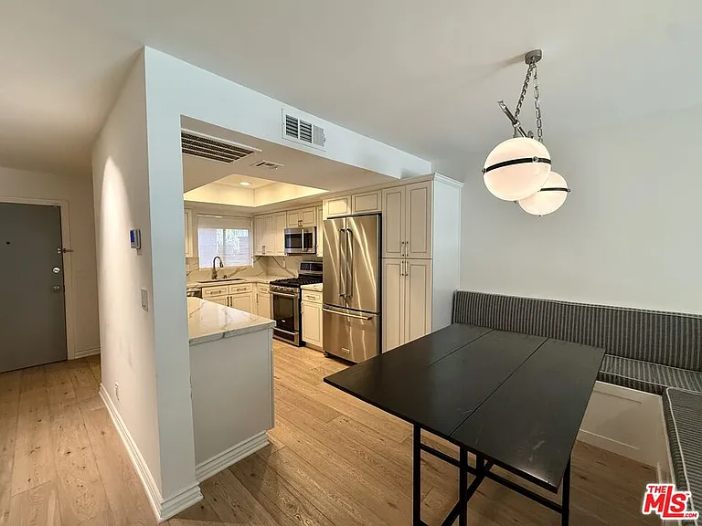 853 Larrabee St #6 — Photo 17