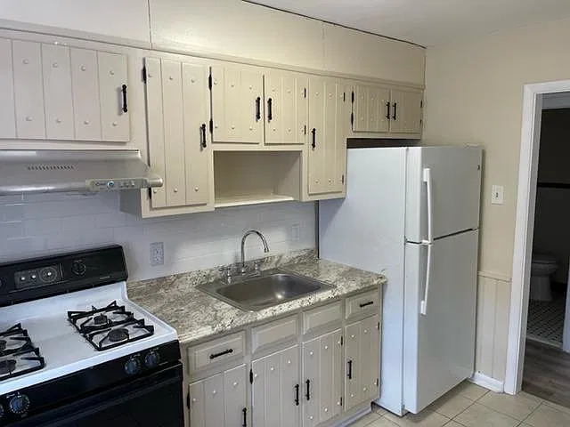 2 bed, 740 sqft, $1,350 — Photo 3