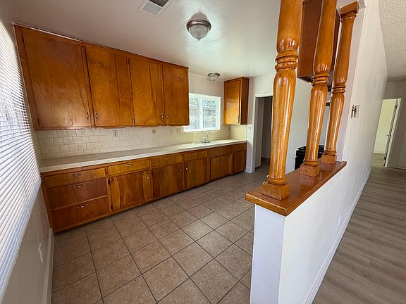 3rd image of 824 W Palmyra Ave #824