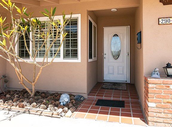 290 Gardenia Ave-002-22-Front Entry Deta