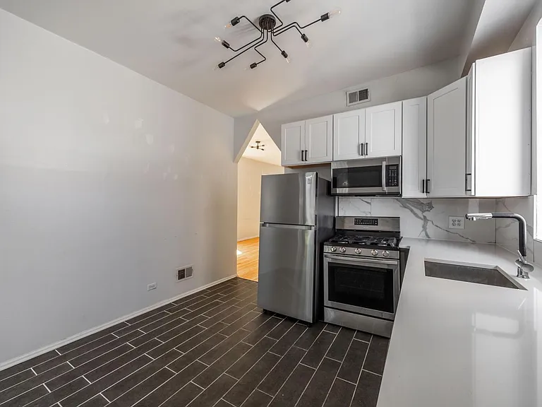 818 N Fairfield Ave #1R — Photo 4