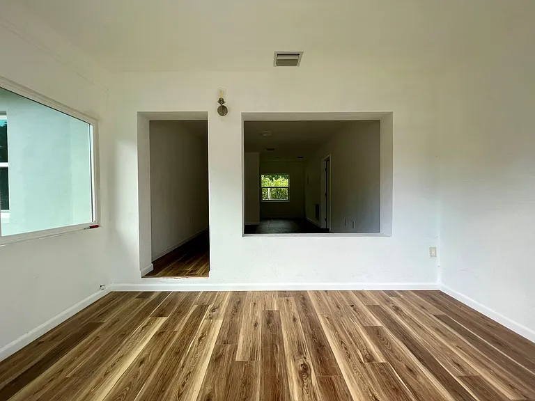 8550 NE 8th Ct #8550 — Photo 3