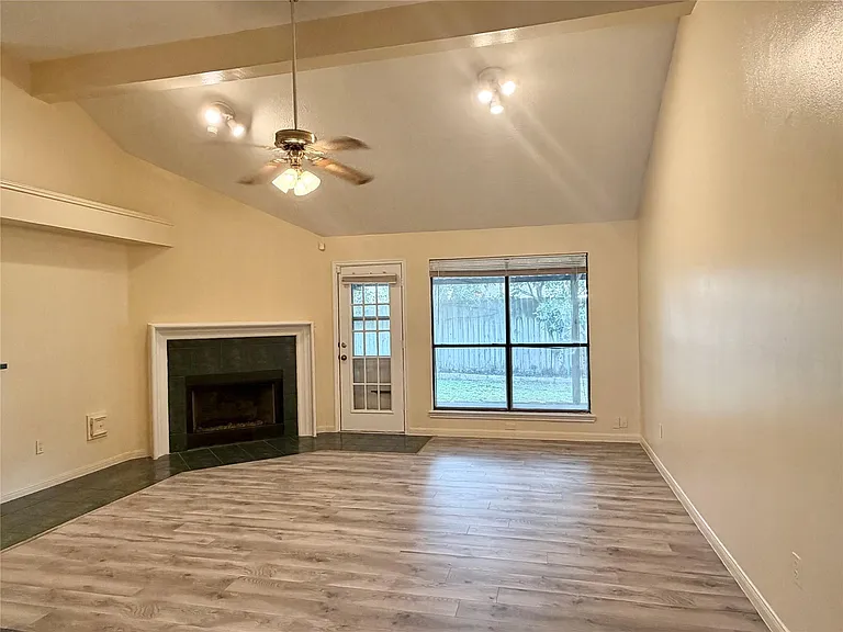 17407 Chamberlain Dr — Photo 8