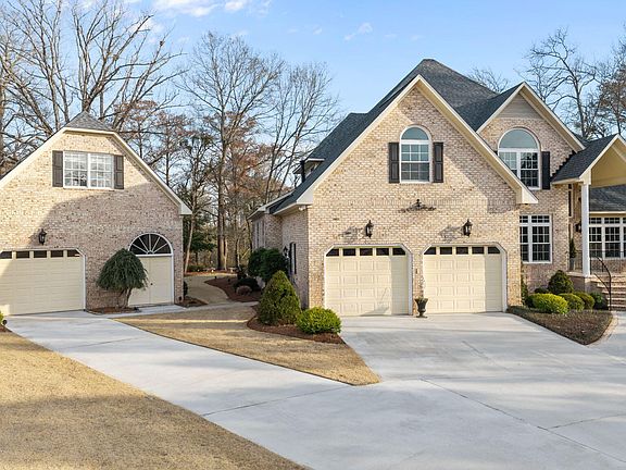 2nd image of 101 Racoon Run