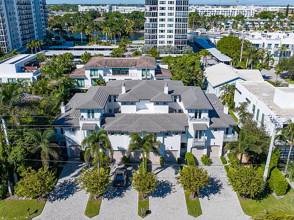 3rd image of 210 Venetian Drive