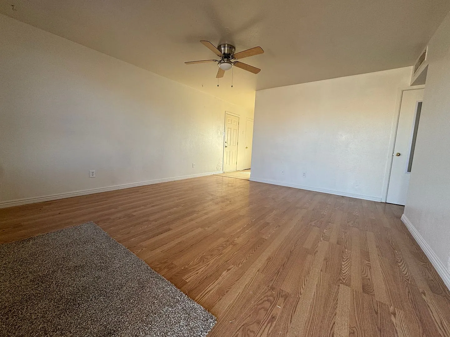 613 S Hemlock — Photo 2