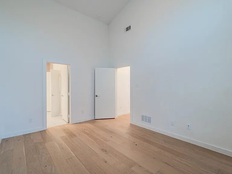 6144 Oram St #1 — Photo 9