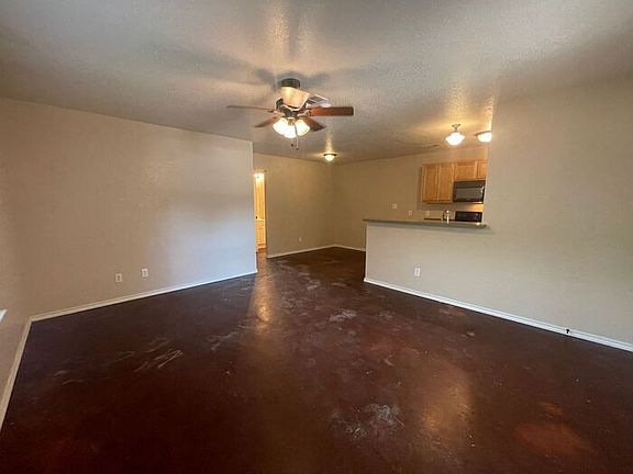 5th image of 8106 Doreen Ave