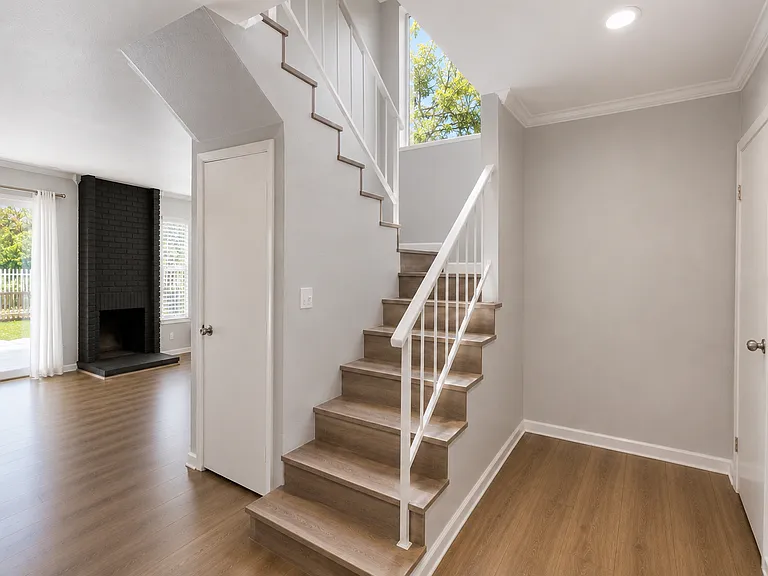4701 Carmonita Ln — Photo 15