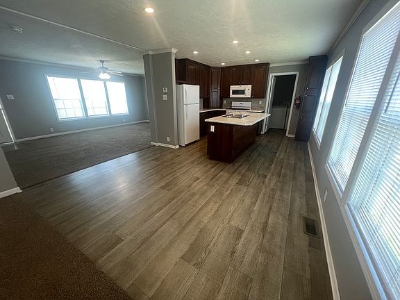 3rd image of 1867 Magnolia St #966