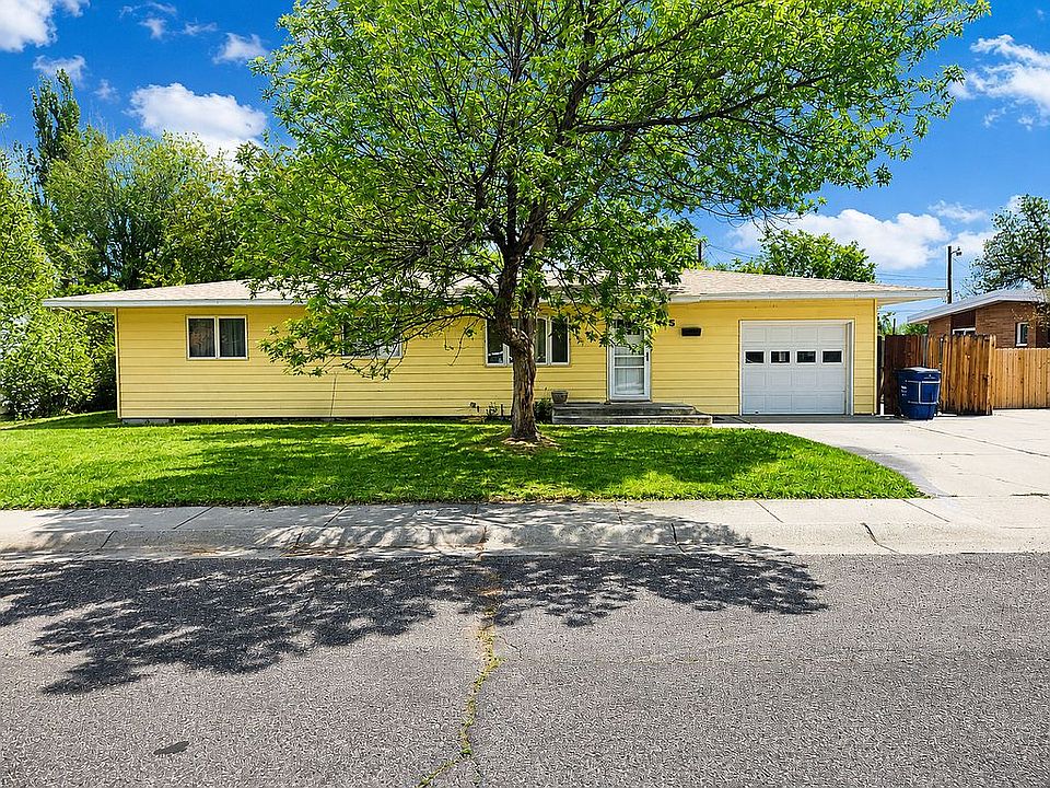 1st image of 915 Moose Dr
