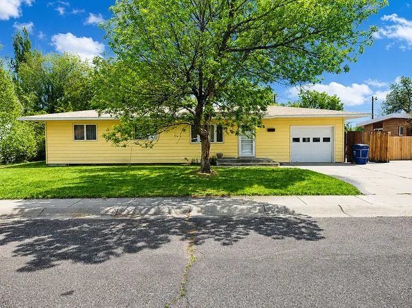 915 Moose Dr, Riverton, WY 82501