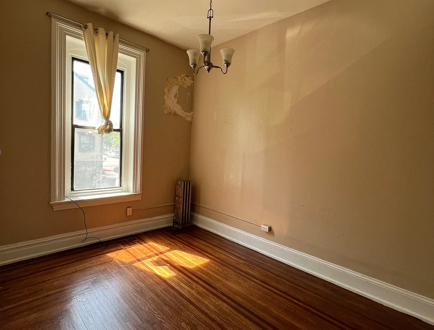 698 Northampton St — Photo 3