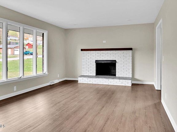 4th image of 1709 Belden Rd