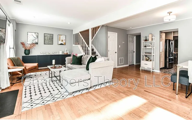 3 bed, 2.5 bath, 1626 sqft, $3,300 — Photo 2