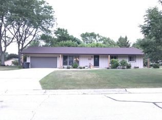 3648 W Sharon Ln, Franklin, WI 53132