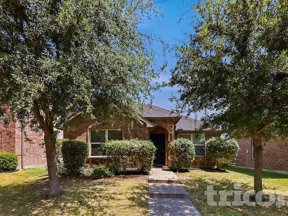 1216 Honeywood Ln