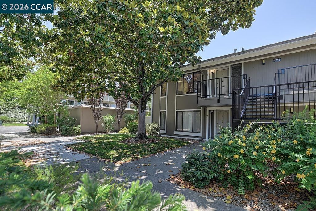 Apartment in Walnut Creek, Rossmoor - View 2