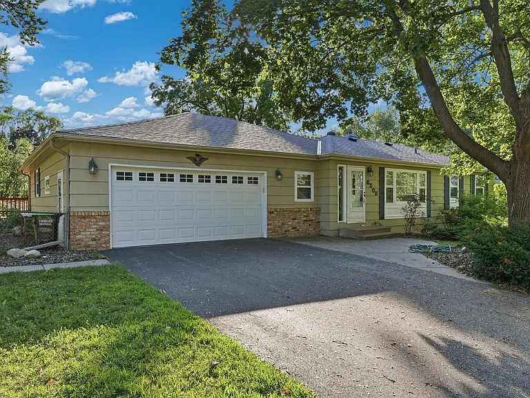 6208 Hillside Rd — Photo 3
