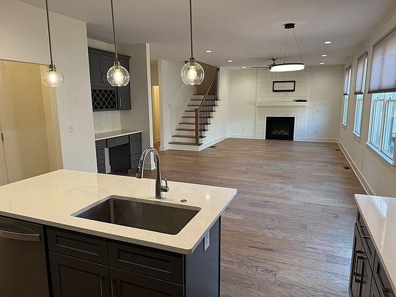 5th image of 2442 Mills Bnd