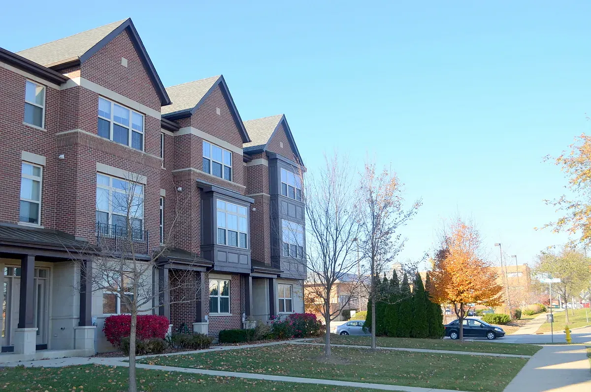 3 bed, 2.5 bath, 2087 sqft, $3,350 — Photo 1