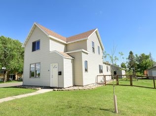 23 3rd St NE, East Grand Forks, MN 56721