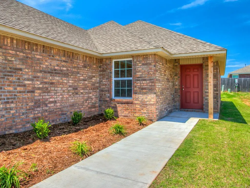 3 bed, 1361 sqft, $1,350 — Photo 2