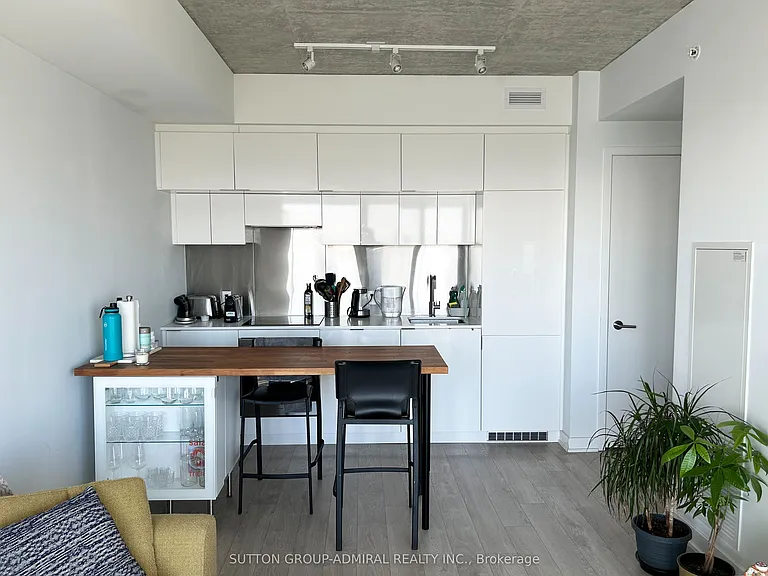 185 Roehampton Ave #2207 — Photo 2
