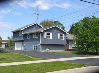 28W606 Main St, Warrenville, IL 60555