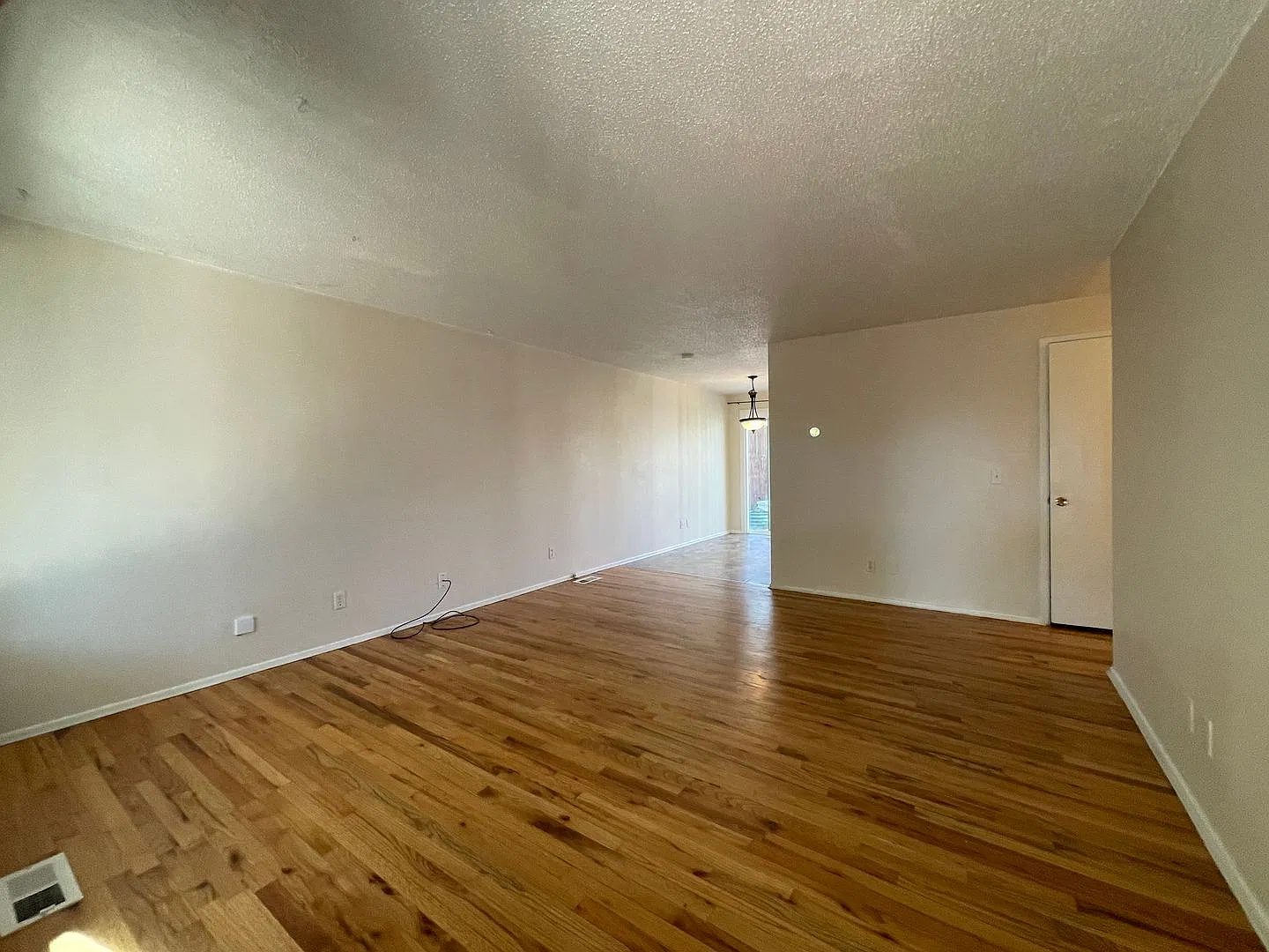 Welcome to a Private Backyard-2 Bedroom 1 Bath Duplex — Photo 4