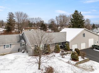 6 Joslen Heights Rd, Hudson, NY 12534