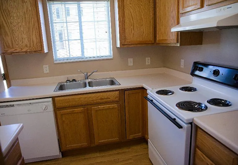 Hunters Gate Townhomes — Photo 5