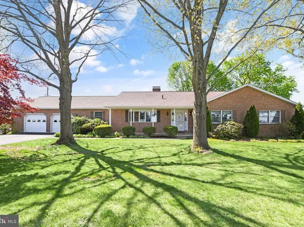 802 Hillside Dr, Hamburg, PA 19526