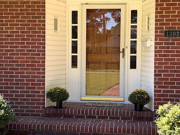 5th image of 1302 West Road