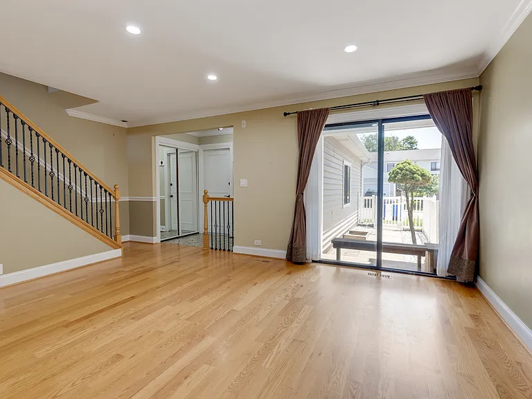 740 Lakeview Pt — Photo 6