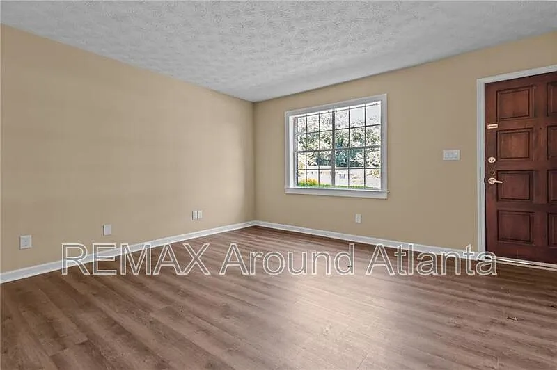 2 bed, 1.5 bath, 1080 sqft, $1,595 — Photo 2