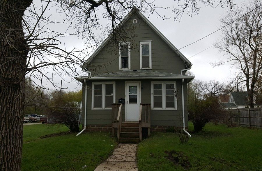 1st image of 215 15th St NE