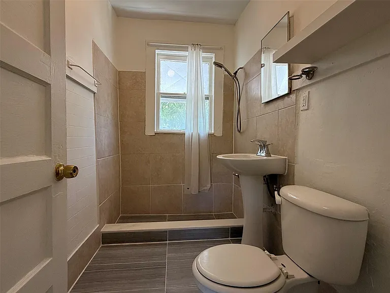 216 S 16th Ave #7 — Photo 7