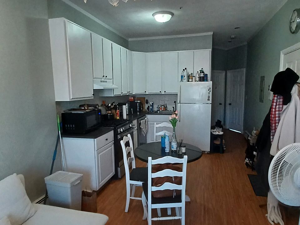 1st image of 94 Hammond St APT 2