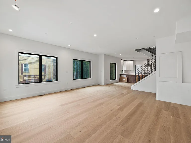 706 Latona St #J — Photo 11