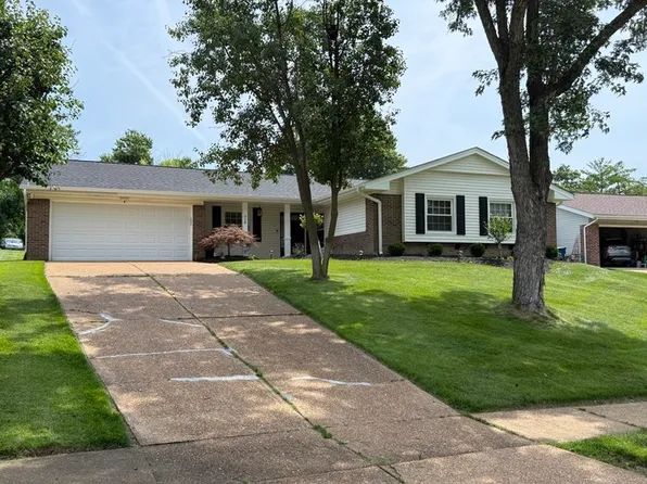 318 Wildforest Dr, Ballwin, MO 63011