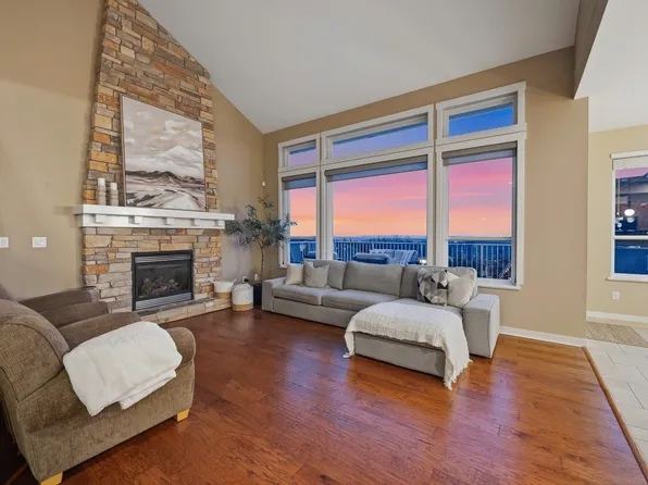 4 Hickory Dr, Pt Moody, BC V3H 5L9