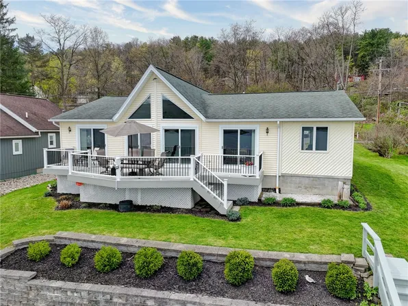 6061 Bartholomew Dr, Honeoye, NY 14471