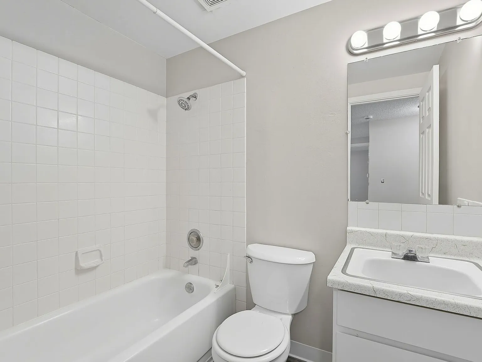 Eagles Landing Apartments — Photo 3