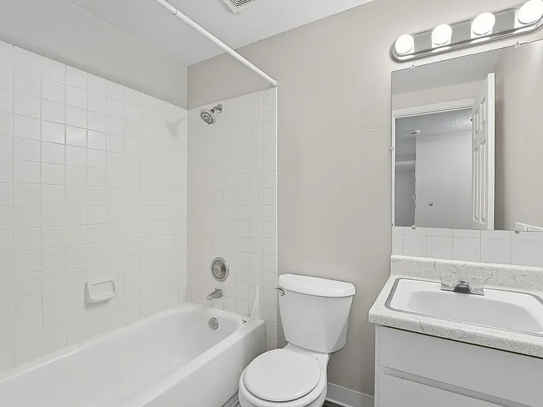 Eagles Landing Apartments — Photo 3